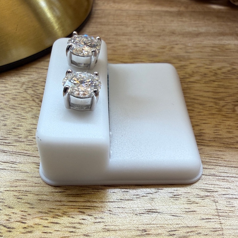 Elegant Sterling Silver 925 8mm 4.00tcw Moissanite Stud Earrings nwt - Picture 2 of 5